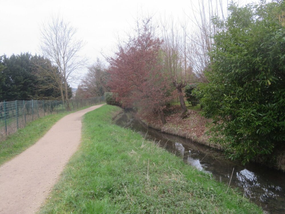 La Bièvre et son chemin de promenade à Igny